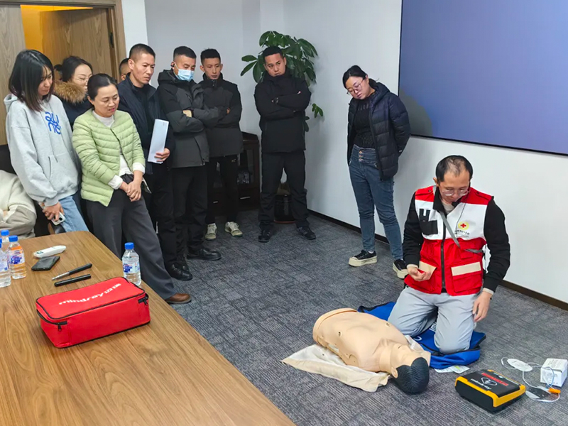 长春城投物业公司组织开展心肺复苏（CPR+AED）培训
