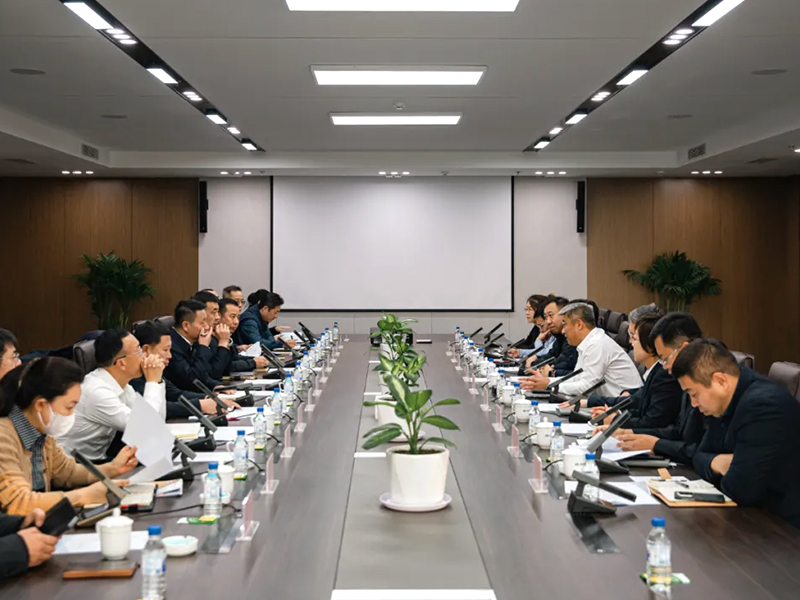 南关区委书记申洪业一行到长春市城市建设集团调研座谈